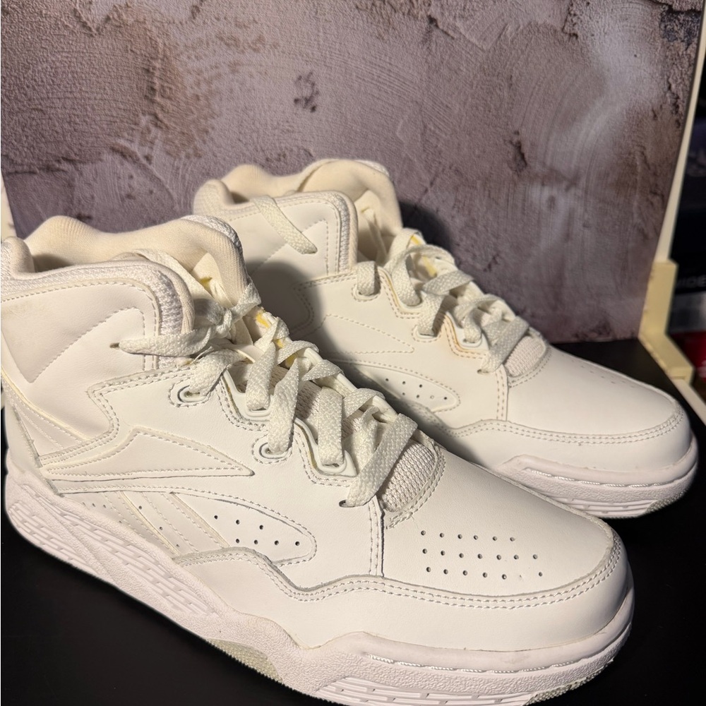 REEBOK High Tops athletic basketball size 7